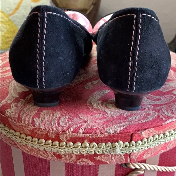 COLE HAAN KITTEN HEEL BLK SUEDE WITH PINK 7.5 B - Picture 3 of 6